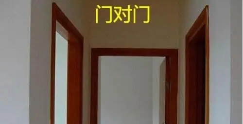 走廊解决门对门问题