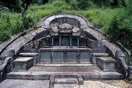 坟墓的朝向是以头还是脚为准呢