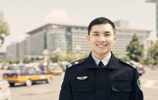 警察军人八字特点