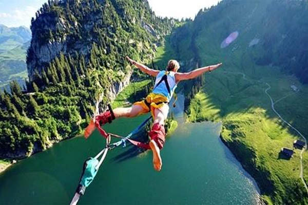 八字伤官所代表的人事物