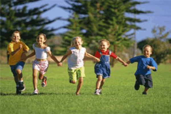 八字看朋友成群帮忙的很少