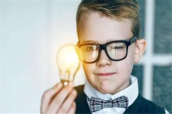 天生绝顶超聪明的八字