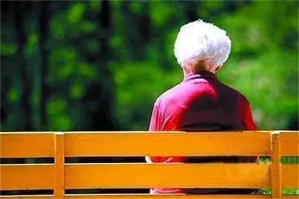 晚年孤独的八字特征