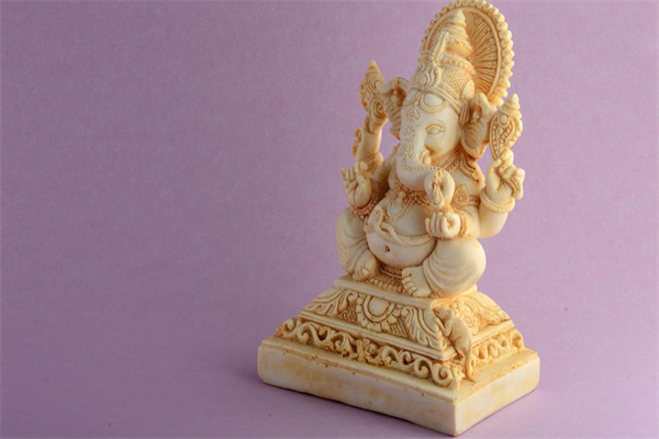 车内风水摆件的选择