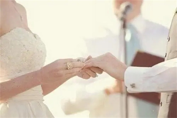 八字断婚姻夫妻